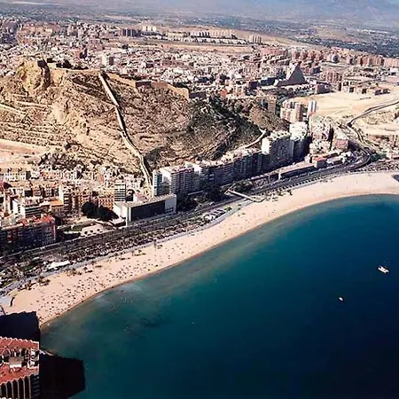 R-1-комната в квартире для 2 человек -alicante Centro ホームステイ
